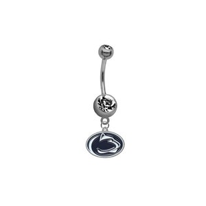 Puede incluir: Un piercing de ombligo plateado con un cristal transparente y un dije con el logotipo de los Penn State Nittany Lions en azul y blanco.