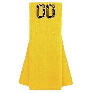 Peut inclure: Une serviette jaune vif avec le chiffre "00" dans un motif peau de serpent en haut. La serviette est pliée en deux, avec les extrémités pendantes. Le fond est blanc.