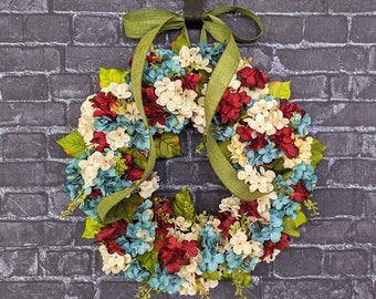 Corona de primavera de hortensias: decoración floral de seda hecha a mano para la puerta