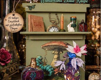 Estantería de miniaturas de fantasía de la oruga azul en el País de las Maravillas | Escenario de artefactos | Decoración de coleccionista hecha a mano, poción de vapor de Alicia, cosplay, pieza única