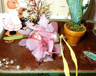 Percha decorativa de primavera con forma de mariposa de ensueño, bola de cristal con brillo arcoíris, encantadora mariposa burbuja decorada, rosa y crema, Pascua