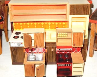 Muebles de cocina vintage de Lundby y Bodo Hennig, que incluyen un mueble de cocina, horno, mesa, silla y armario. Colección de miniaturas de madera, casa de muñecas, cuarto de muñecas, años 20-70.