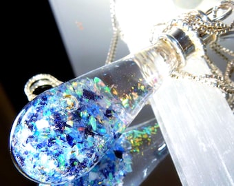 Colgante de joyería Blue Aurora – Gota de joya de cristal de borosilicato, ópalo Gilson, espinela, pieza única