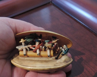 Gorgeous Diorama Clam Shell 'The Band' Vintage