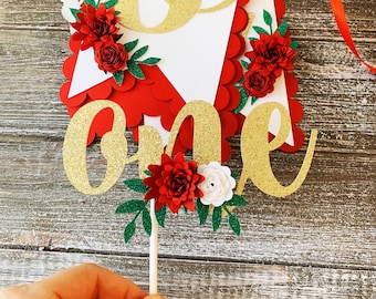 Bloemen eerste verjaardagstaarttopper – rood en goud winterthema