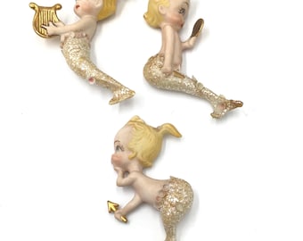 1950s Bathroom Mermaid Ceramic Chalkware iridescent shell glitter, gold accents, shells, harp player, mirror, arrow. Mid century Bathroom