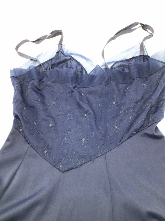 Midnight blue full body slip vintage 1950’s daisy… - image 5