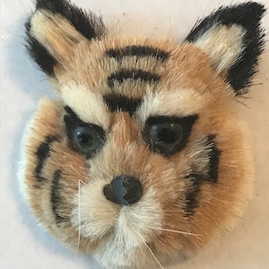 Vintage Tiger Fuzzy Pin Brooch Following Eyes! 1950&#39;s