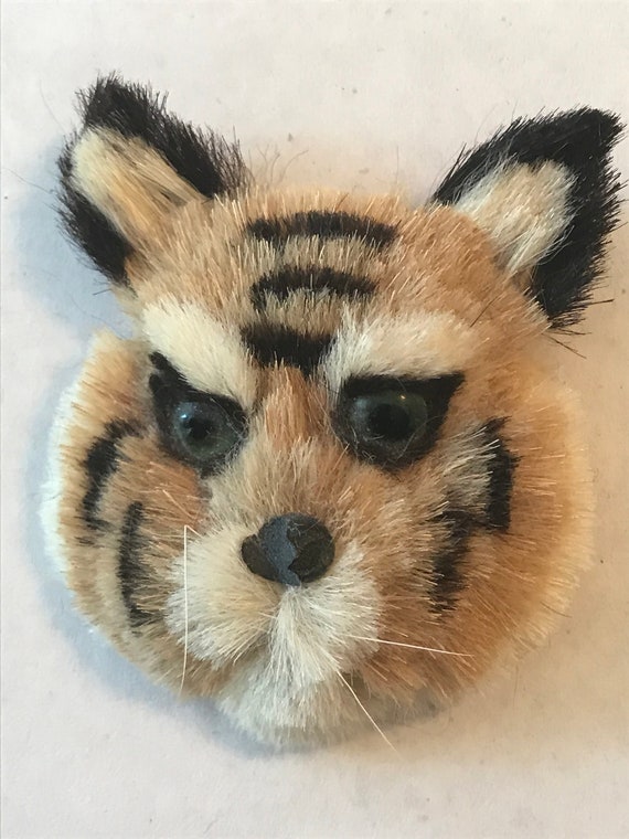 Vintage Tiger Fuzzy Pin Brooch Following Eyes! 19… - image 1