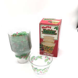 Vintage Christmas Holly plastic Cups Glasses Tumblers Hefty 20 count, Cocktail Party  9 oz 1981