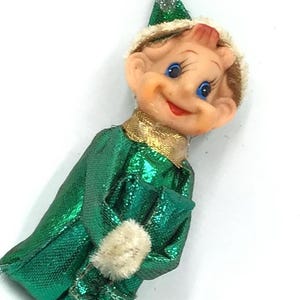 Japanischer Knieumarmer, grünes Lamé-Stoff-Gesicht, Gummigesicht, Weihnachtsschmuck aus der Mitte des Jahrhunderts, Weihnachtselfe