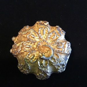 1960s Estée Lauder perfume compact vintage gold youth dew