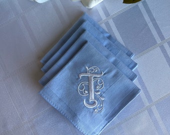 Juego de 4 pañuelos azul claro con monograma: inicial bordada personalizada
