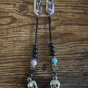 silver hair clips with beads and skull charms. 画像 5