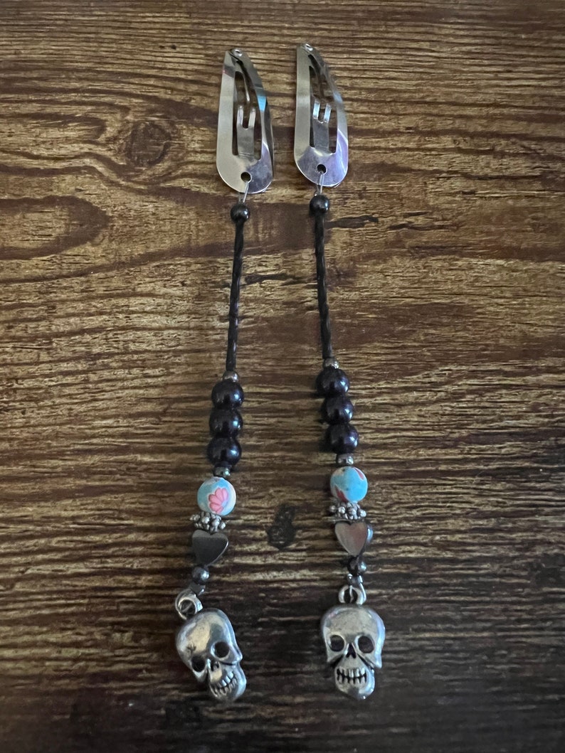 silver hair clips with beads and skull charms. zdjęcie 5