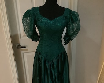 Vintage 80s Emerald green princess puff sleeve lace with bows princess waist Alfred Angelo lace satin Homecoming Prom Iconic dress w/ bow S