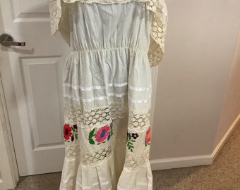 Vintage Mexican 70s 80s Oaxacan Mexican cream off shoulder Fiesta lace eyelit embroidered detail dress sz XL - XXL