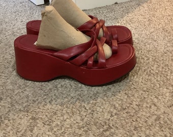 Vintage 90s Steve Madden Red Platform Y2K strappy toe strap Mega platform sandals sz 10