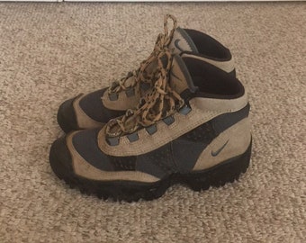 nike caldera hiking boots