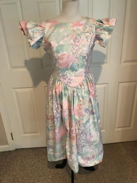 Vintage 1980's Pastel Floral garden party Puff sle