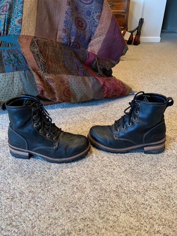 sketchers lace up boots