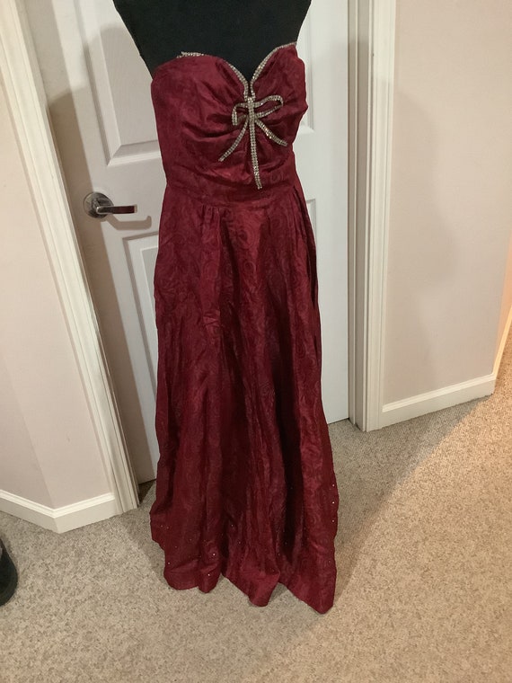 Vintage 40s 50s Burgundy brocade swirl pattern st… - image 2