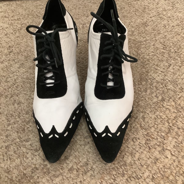 spectator pumps black white