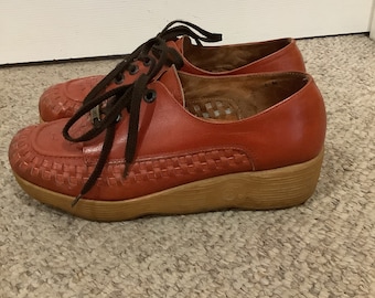 70s Famolare Rust Oxford Get There lace up Oxford Wavy heel shoes sz 7.5-8.5