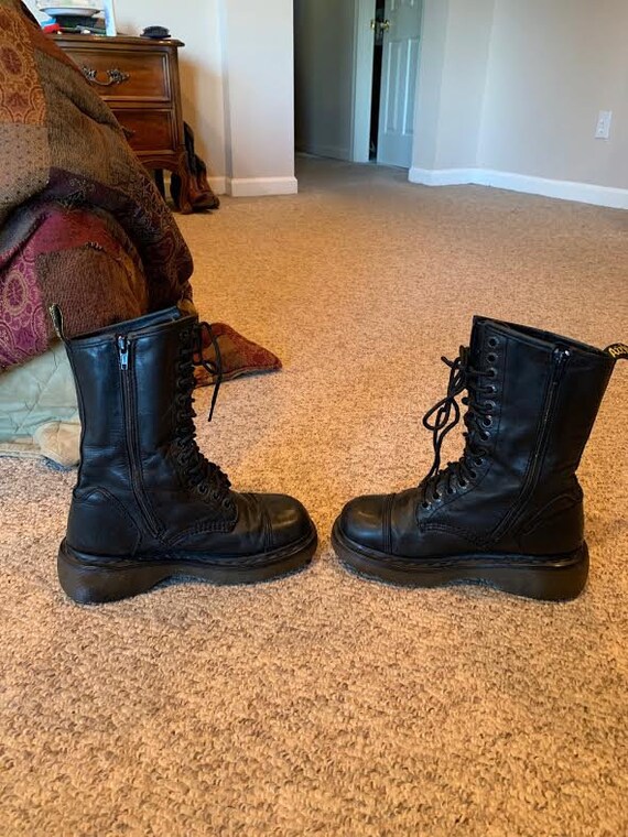 Vintage Dr. Martens black lace up Platform miranda