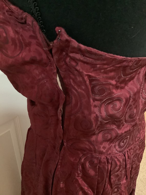 Vintage 40s 50s Burgundy brocade swirl pattern st… - image 5