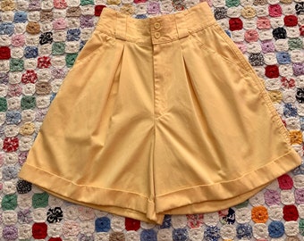 Vintage 80s buttercup yellow high-waisted cotton Linnay shorts size large