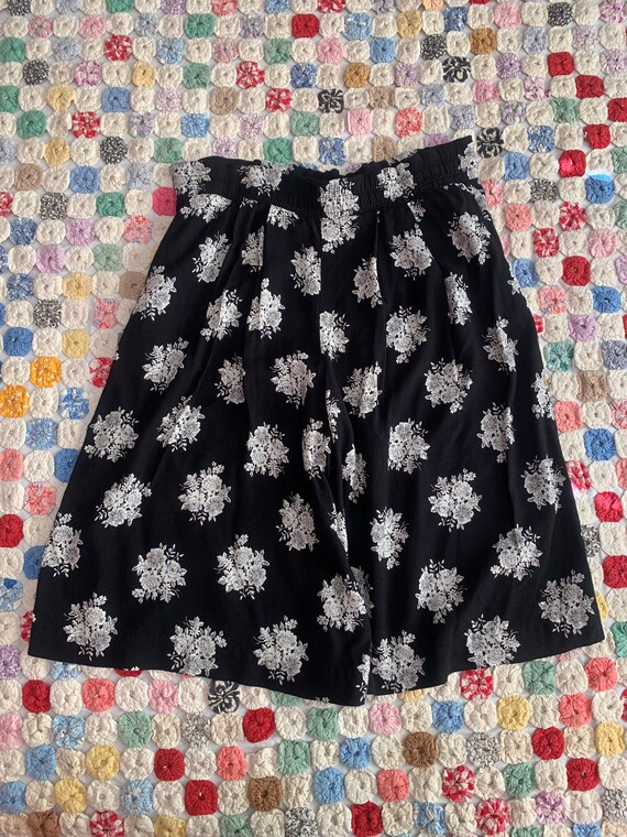 Vintage 80s/90s high waisted floral rayon shorts … - image 1