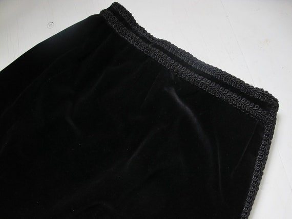 4610570 Black Velvet Wrap Skirt Dress