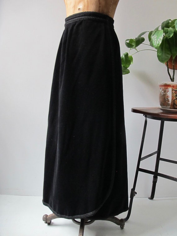 1056 Black Binded Wrap Skirt