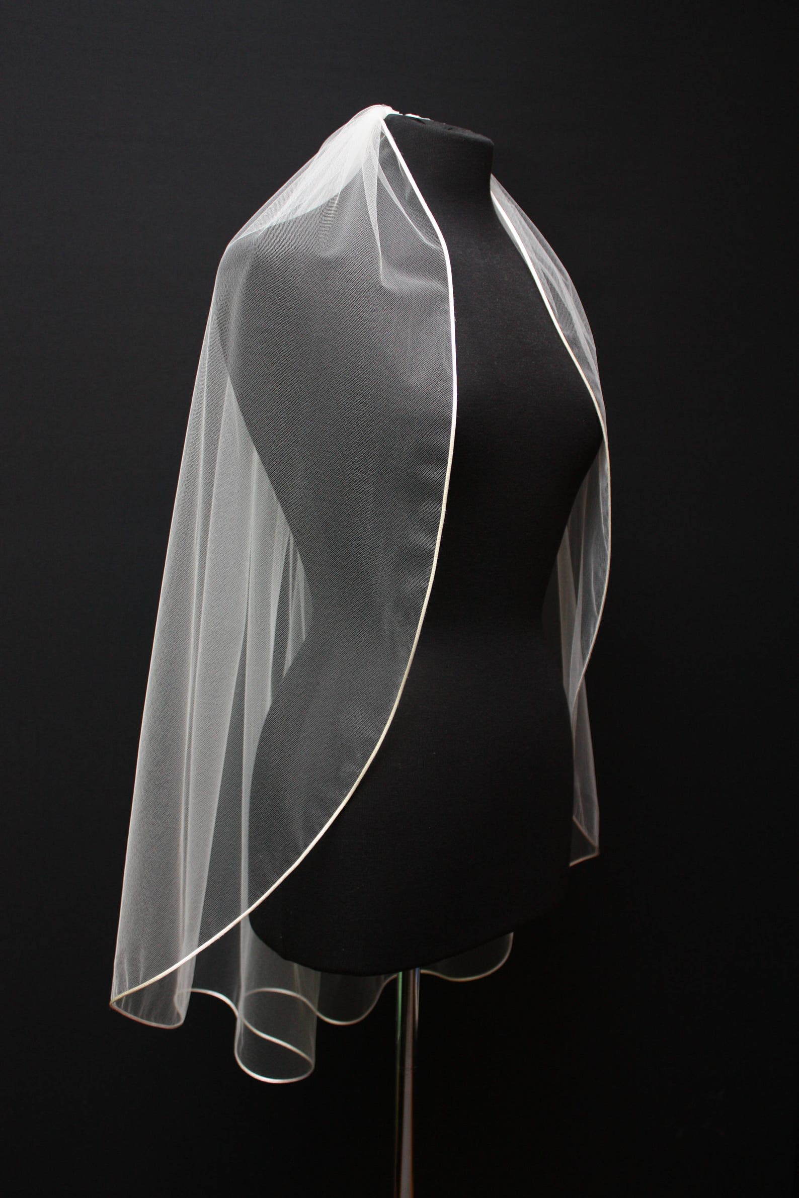 Satin Edge Veil Double Layer Fingertip main image 0