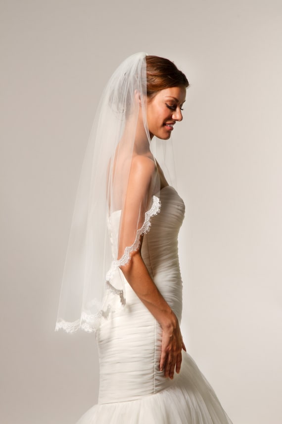 Ivory White Bridal veil Wedding Veil Fingertip Length veils Lace Bridal  Veils with Comb Wedding Accessories WED VEIL LACE VEIL