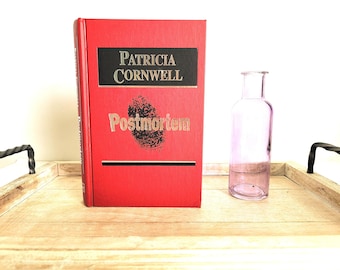 Postmortem. Patricia Cornwell. The Best Mystery series. 1990s. Red and silver book.