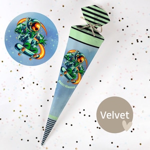 Cono escolar cosido con nombre - tela - ¡completo con cartón en blanco! Alien skate - Terciopelo - Vel438