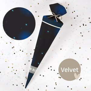 Cono escolar cosido con nombre - tela - ¡completo con cartón en blanco! Espacio-tiempo - Azul oscuro - Terciopelo - Vel387
