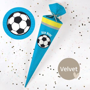 Cono escolar cosido con nombre - tela - ¡completo con cartón en blanco! Balón de fútbol - Azul cielo/Amarillo - Terciopelo - Vel372