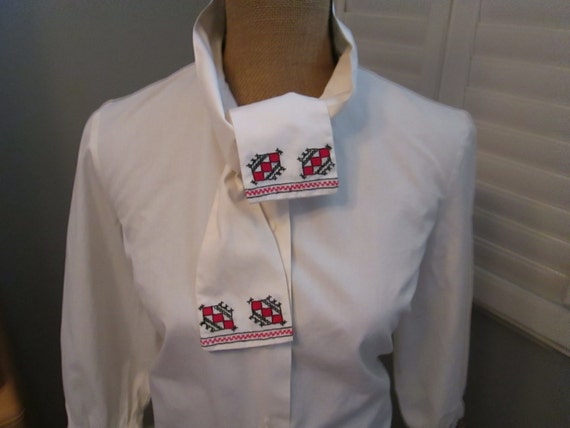 Novelty Print trimmed Embroidered 1950s Cotton Blo