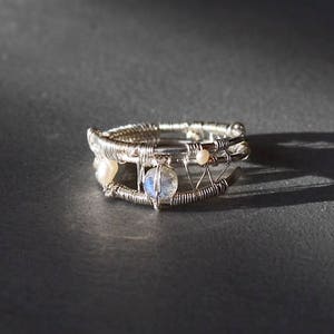 Labradorite Wire Wrapped Ring-Bridesmaid Wedding Ring Gift-Sterling silver Ring-Labradorite Jewelry-Hand Made Delicate Pearl Ring Jewelry