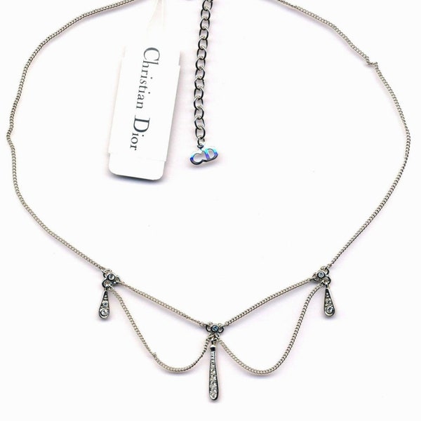 Collier signé Christian Dior en plaqué rhodium avec pendentifs sertis de cristal autrichien