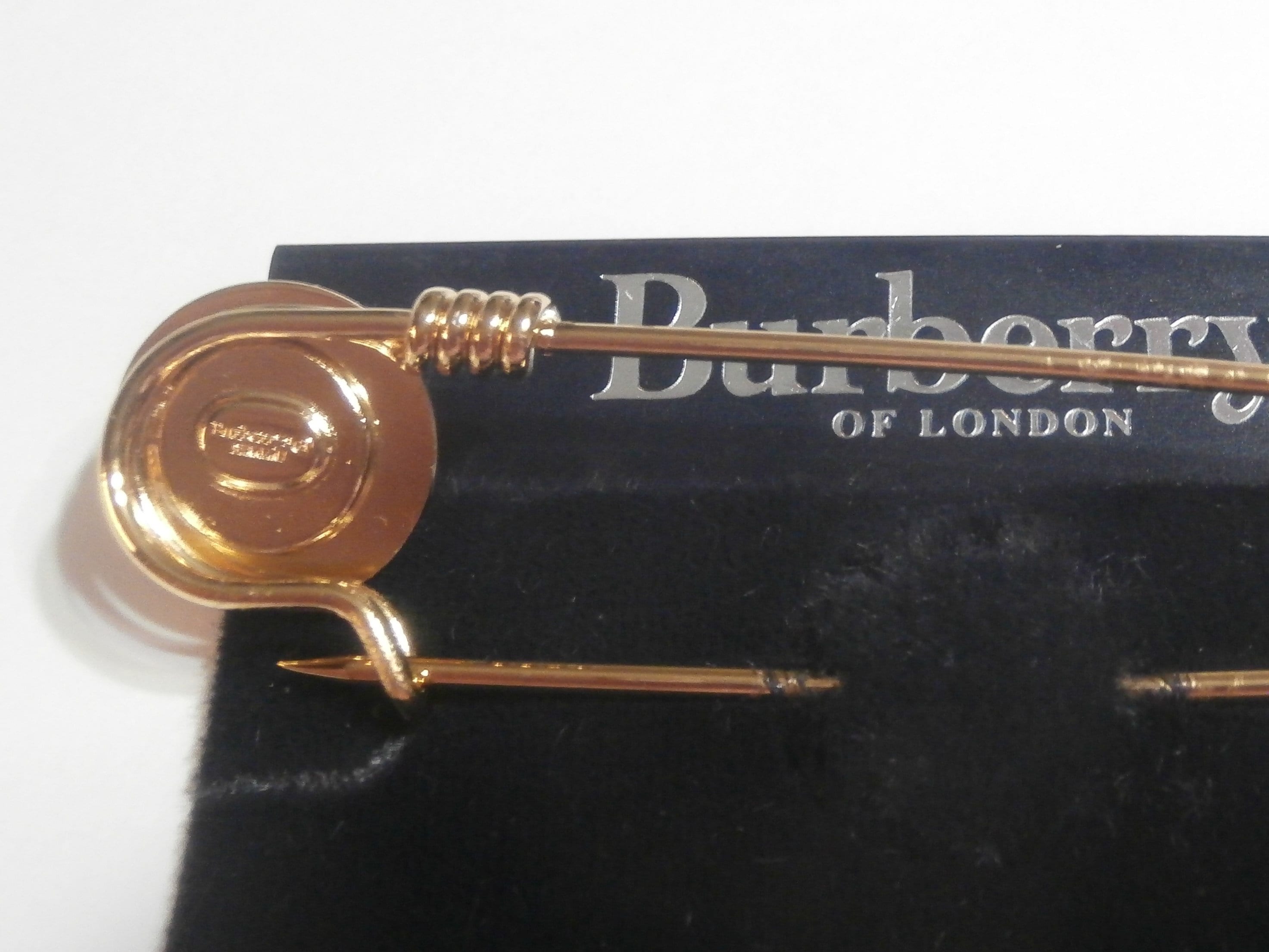 ◆ BURBURRY LONDON ENGLAND リボン・シールセット◆ Signed Burberrys of London Pin Brooch Gold Plated Kilt Safety Pin