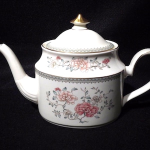 Minton Jasmine Flower; 4 cup Tea Pot, Fine Bone China: Made in England