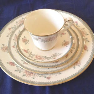 Minton Jasmine Dinner Set;  40 pieces, Fine Bone China:  Made in England