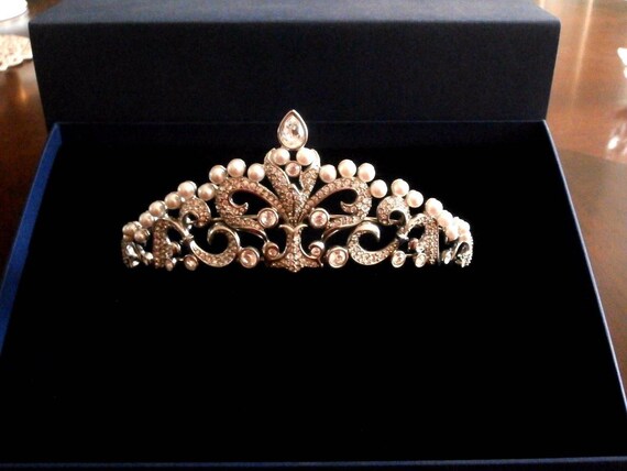 Swarovski Elegant Silvertone Rhodium and Pearl Tiara $_12.JPG?set_id=880000500F main image 2