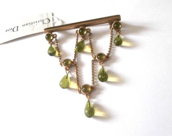 Christian Dior Signé Broche plaquée or avec cristaux verts et perles style cascade