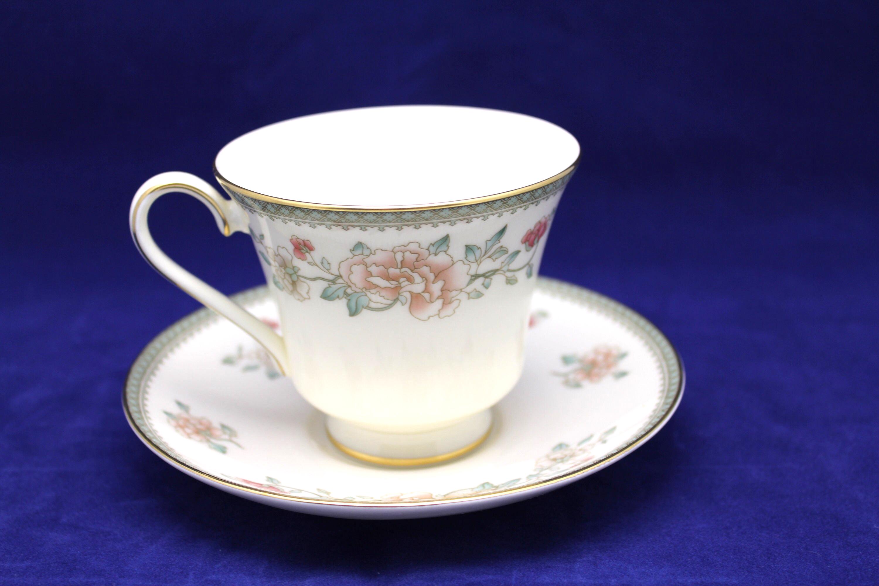 Minton Jasmine; 30 Piece Dinner Set, Fine Bone China: Made in