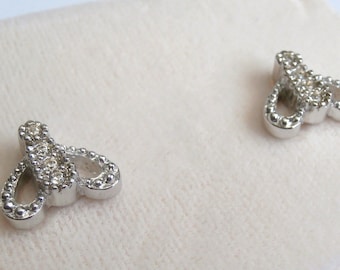 Boucles d'oreilles papillon Christian Dior en plaqué rhodium serties de cristaux et tiges en or 14 kt